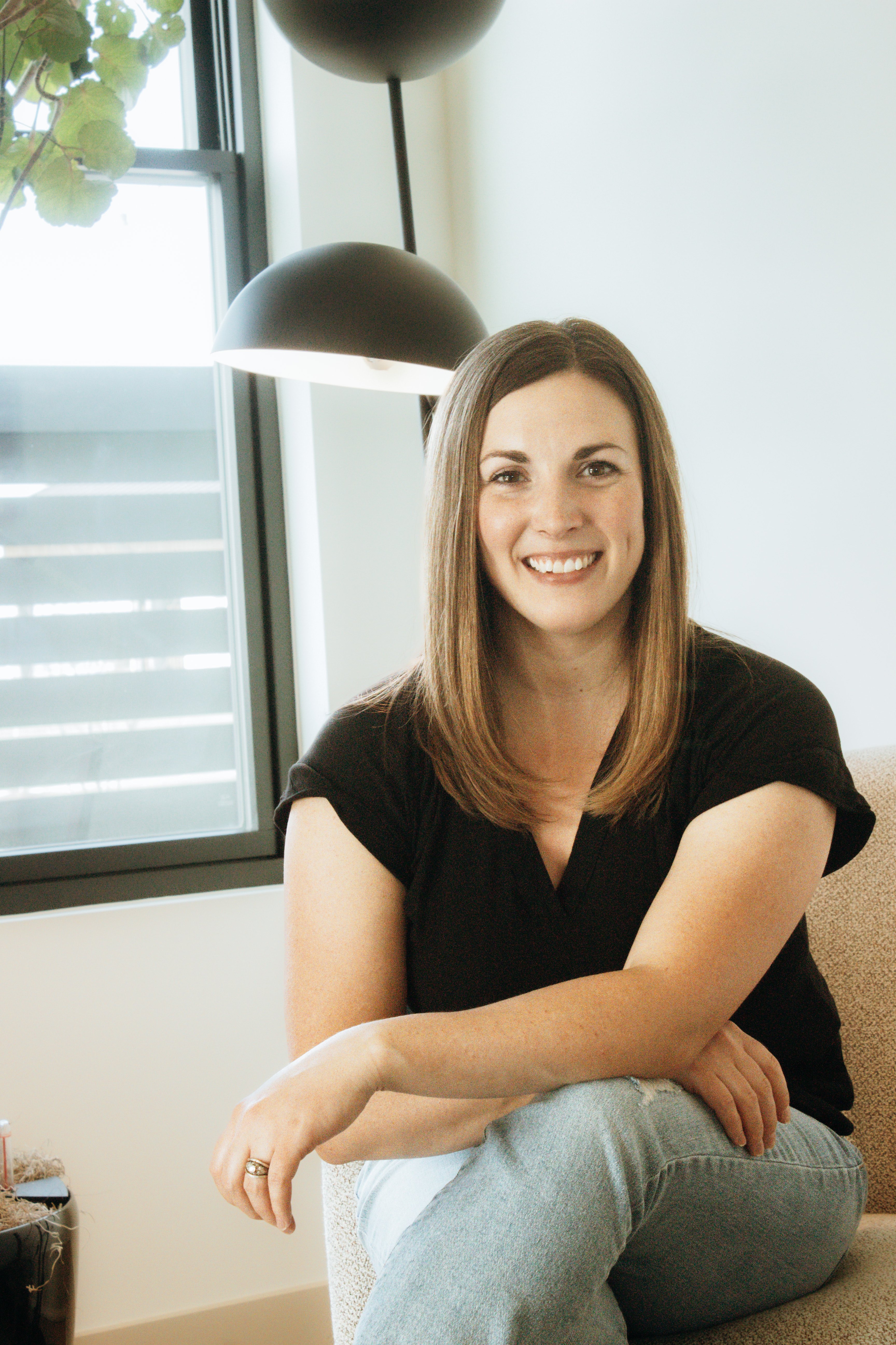 Elizabeth Stewart, mom and dietitian who is dedicated to helping other moms regain their energy and fight fatigue while improving the overall health of their family. 